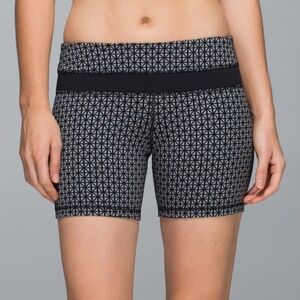 M3 - #58  Lululemon Black and White Geometric Design Groove Shorts, size 10